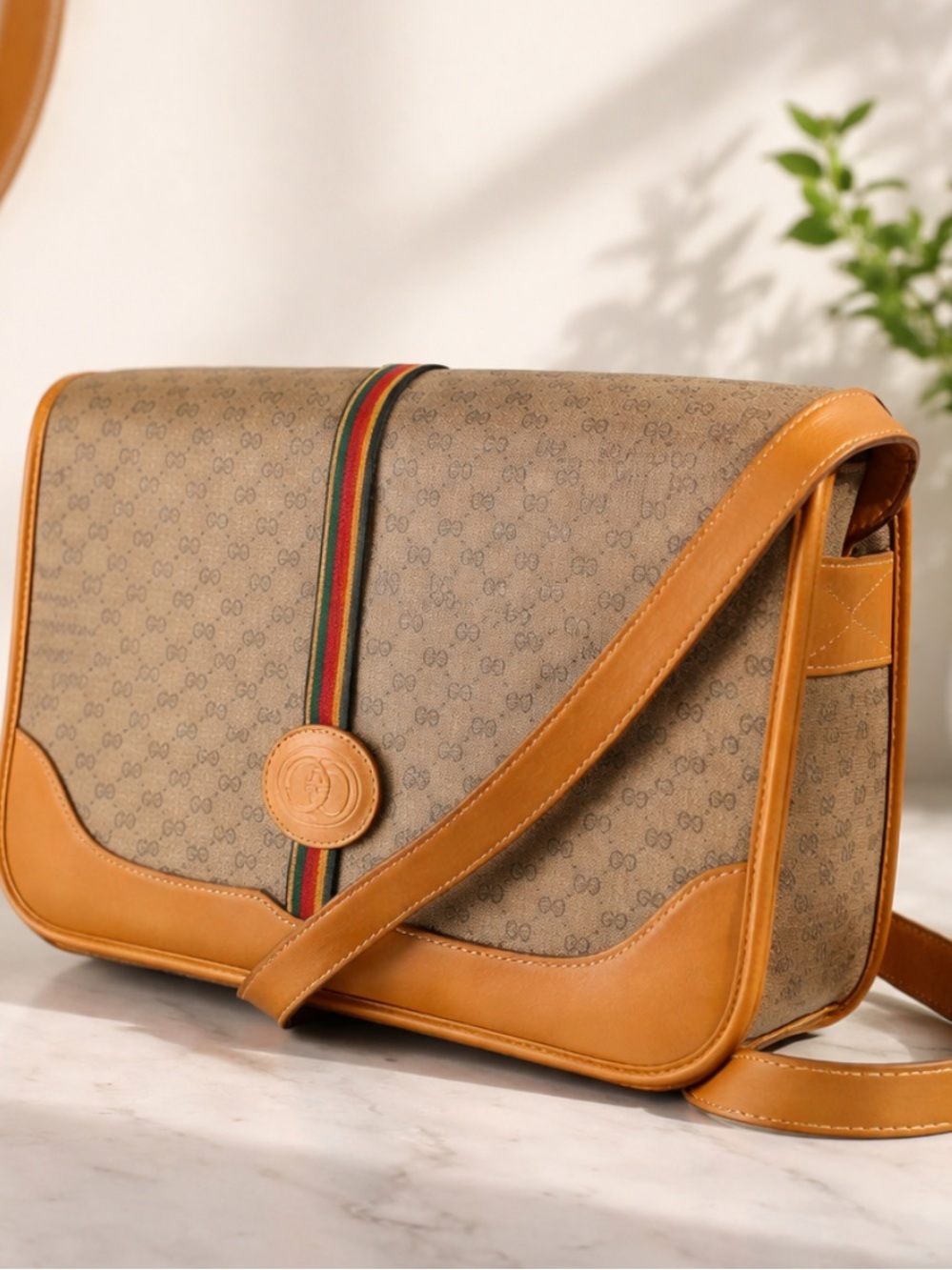 Authentic Gucci Sherry Leather Crossbody/Shoulder Bag.